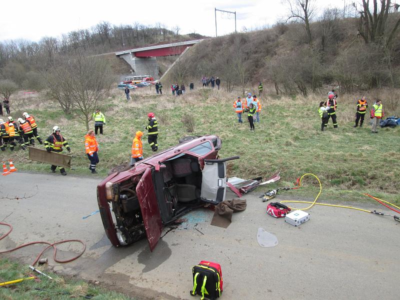 foto 066.jpg - Cvien sloek IZS - dopravn nehoda autobusu a osobnho vozidla